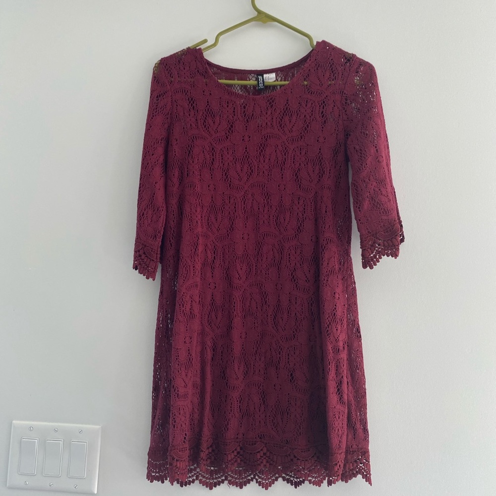 Lace dress, size med